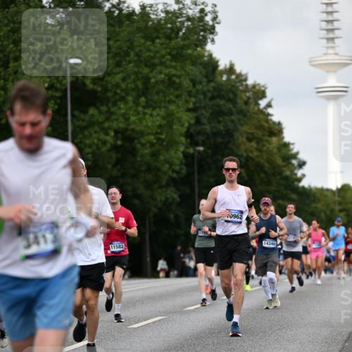 29.06.2025 - hella hamburg halbmarathon Dr. Thomas Lammeyer http://msf.ph/oto/8161180 29.06.2025 10:08:38 Kennedybrücke 1316, 1367, 1377, 1674, 2011, 2463, 2698, 3413, 3488, 4146, 4904, 5354, 5365, 5976, 6311, 6706, 6709, 8089, 8217, 10213, 10756, 10962 meine-sportfotos.de