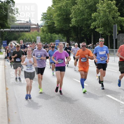 29.06.2025 - hella hamburg halbmarathon Jannik Wohlers http://msf.ph/oto/8161193 29.06.2025 10:19:55 Lombardsbrücke 1046, 1069, 1474, 2478, 3434, 3842, 4154, 4585, 4614, 4737, 4739, 5556, 5659, 5811, 5812, 5831, 5937, 6951, 7018, 7101, 7131, 7739, 7744, 8025, 8462, 8588, 9136, 9196, 9735, 9873, 10041, 10414, 10595, 10613, 10647, 10754, 11603, 11835, 12056, 13013, 14014, 14564, 14894, 15180, 15481, 15619, 16164, 16714, 16991, 17671, 18114 meine-sportfotos.de