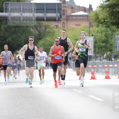 29.06.2025 - hella hamburg halbmarathon Jannik Wohlers http://msf.ph/oto/8161207 29.06.2025 09:39:50 Lombardsbrücke 35, 52, 2144, 2659, 3720, 9255, 10650, 14717, 15495, 16120, 19075 meine-sportfotos.de