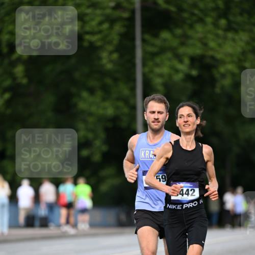 29.06.2025 - hella hamburg halbmarathon Dr. Thomas Lammeyer http://msf.ph/oto/8161209 29.06.2025 09:44:30 Kennedybrücke 2459, 4128, 4571, 7963, 9442, 10234, 11194 meine-sportfotos.de
