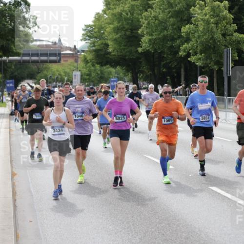 29.06.2025 - hella hamburg halbmarathon Jannik Wohlers http://msf.ph/oto/8161213 29.06.2025 10:19:56 Lombardsbrücke 1046, 1069, 1474, 2478, 3434, 3842, 4154, 4585, 4614, 4739, 5556, 5659, 5811, 5812, 5831, 5937, 6951, 7018, 7101, 7131, 7739, 7744, 8025, 8462, 8588, 9136, 9722, 9735, 9873, 10041, 10414, 10595, 10613, 10647, 10754, 11603, 11835, 12056, 12977, 13013, 14014, 14564, 14894, 15180, 15481, 15619, 16991, 17671, 18114 meine-sportfotos.de