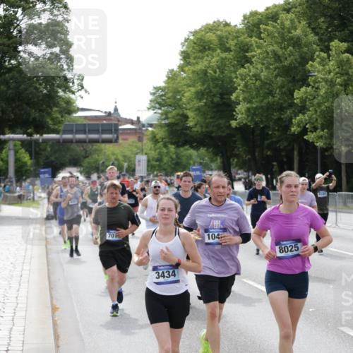 29.06.2025 - hella hamburg halbmarathon Jannik Wohlers http://msf.ph/oto/8161226 29.06.2025 10:19:57 Lombardsbrücke 1046, 1069, 1474, 2478, 3434, 3842, 4154, 4166, 4585, 4614, 5556, 5659, 5811, 5812, 5831, 5937, 6951, 7018, 7101, 7131, 7739, 7744, 8025, 8462, 8588, 9136, 9722, 9735, 9873, 10041, 10414, 10595, 10613, 10647, 10754, 11603, 11835, 12056, 12977, 13013, 14014, 14564, 14894, 15180, 15481, 15619, 16991, 17671, 18114, 19093 meine-sportfotos.de