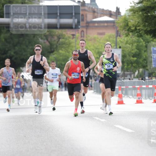 29.06.2025 - hella hamburg halbmarathon Jannik Wohlers http://msf.ph/oto/8161230 29.06.2025 09:39:50 Lombardsbrücke 35, 52, 2144, 2659, 3720, 9255, 10650, 14717, 15495, 16120, 19075 meine-sportfotos.de