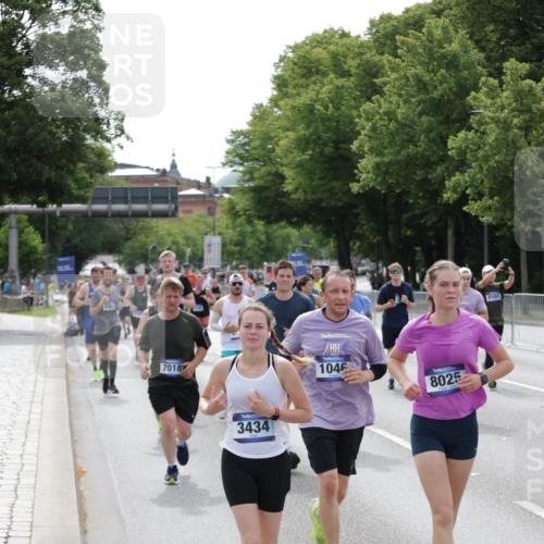 29.06.2025 - hella hamburg halbmarathon Jannik Wohlers http://msf.ph/oto/8161236 29.06.2025 10:19:57 Lombardsbrücke 1046, 1069, 1474, 2478, 3434, 3842, 4154, 4166, 4585, 4614, 5556, 5659, 5811, 5812, 5831, 5937, 6951, 7018, 7101, 7131, 7739, 7744, 8025, 8462, 8588, 9136, 9722, 9735, 9873, 10041, 10414, 10595, 10613, 10647, 10754, 11603, 11835, 12056, 12977, 13013, 14014, 14564, 14894, 15180, 15481, 15619, 16991, 17671, 18114, 19093 meine-sportfotos.de