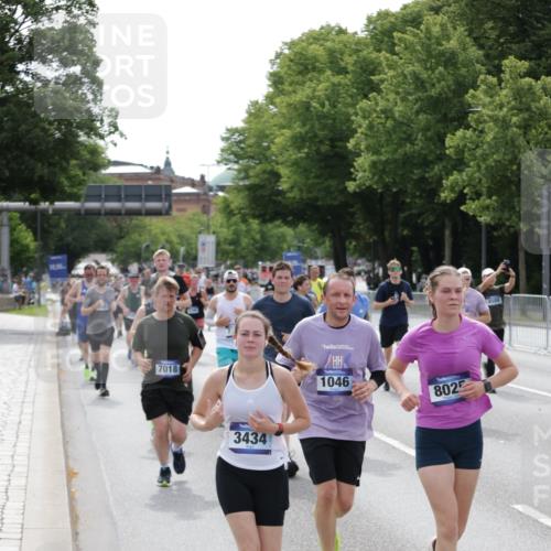 29.06.2025 - hella hamburg halbmarathon Jannik Wohlers http://msf.ph/oto/8161249 29.06.2025 10:19:57 Lombardsbrücke 1046, 1069, 1474, 2478, 3434, 3842, 4154, 4166, 4585, 4614, 5556, 5659, 5811, 5812, 5831, 5937, 6951, 7018, 7101, 7131, 7739, 7744, 8025, 8462, 8588, 9136, 9722, 9735, 9873, 10041, 10414, 10595, 10613, 10647, 10754, 11603, 11835, 12056, 12977, 13013, 14014, 14564, 14894, 15180, 15481, 15619, 16991, 17671, 18114, 19093 meine-sportfotos.de