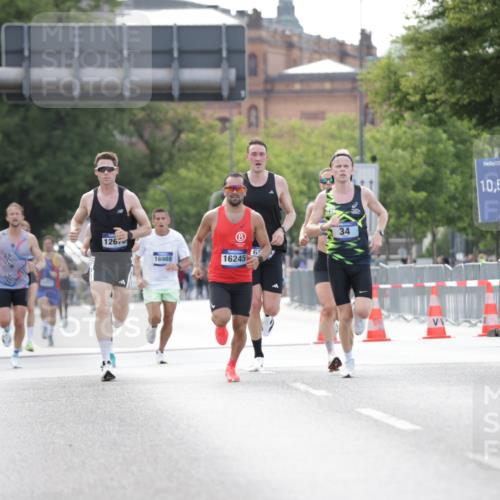29.06.2025 - hella hamburg halbmarathon Jannik Wohlers http://msf.ph/oto/8161251 29.06.2025 09:39:50 Lombardsbrücke 35, 52, 2144, 2659, 3720, 9255, 10650, 14717, 15495, 16120, 19075 meine-sportfotos.de