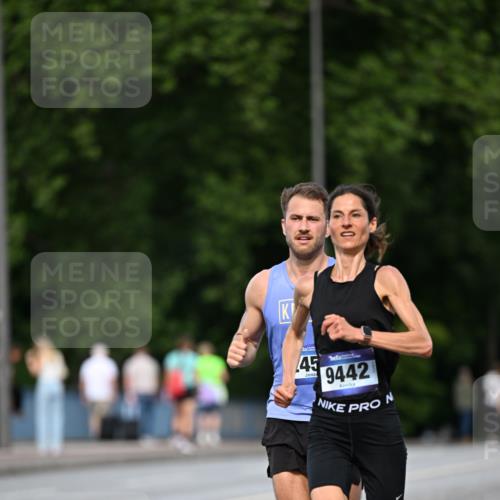 29.06.2025 - hella hamburg halbmarathon Dr. Thomas Lammeyer http://msf.ph/oto/8161258 29.06.2025 09:44:31 Kennedybrücke 2459, 4128, 4571, 7963, 9442, 10234, 10780, 11194 meine-sportfotos.de