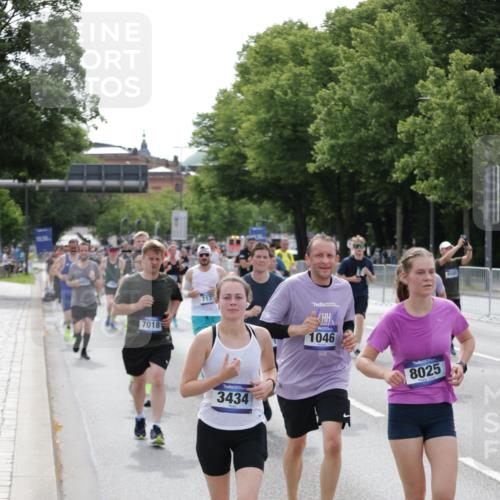 29.06.2025 - hella hamburg halbmarathon Jannik Wohlers http://msf.ph/oto/8161271 29.06.2025 10:19:57 Lombardsbrücke 1046, 1069, 1474, 2478, 3434, 3842, 4154, 4166, 4585, 4614, 5556, 5659, 5811, 5812, 5831, 5937, 6951, 7018, 7101, 7131, 7739, 7744, 8025, 8462, 8588, 9136, 9722, 9735, 9873, 10041, 10414, 10595, 10613, 10647, 10754, 11603, 11835, 12056, 12977, 13013, 14014, 14564, 14894, 15180, 15481, 15619, 16991, 17671, 18114, 19093 meine-sportfotos.de
