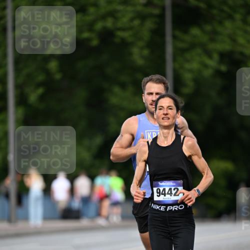 29.06.2025 - hella hamburg halbmarathon Dr. Thomas Lammeyer http://msf.ph/oto/8161275 29.06.2025 09:44:31 Kennedybrücke 2459, 4128, 4571, 7963, 9442, 10234, 10780, 11194 meine-sportfotos.de