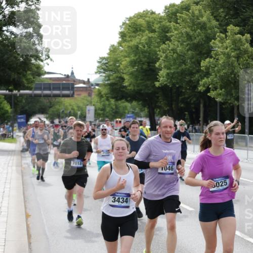 29.06.2025 - hella hamburg halbmarathon Jannik Wohlers http://msf.ph/oto/8161281 29.06.2025 10:19:57 Lombardsbrücke 1046, 1069, 1474, 2478, 3434, 3842, 4154, 4166, 4585, 4614, 5556, 5659, 5811, 5812, 5831, 5937, 6951, 7018, 7101, 7131, 7739, 7744, 8025, 8462, 8588, 9136, 9722, 9735, 9873, 10041, 10414, 10595, 10613, 10647, 10754, 11603, 11835, 12056, 12977, 13013, 14014, 14564, 14894, 15180, 15481, 15619, 16991, 17671, 18114, 19093 meine-sportfotos.de