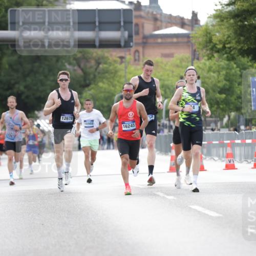 29.06.2025 - hella hamburg halbmarathon Jannik Wohlers http://msf.ph/oto/8161293 29.06.2025 09:39:50 Lombardsbrücke 35, 52, 2144, 2659, 3720, 9255, 10650, 14717, 15495, 16120, 19075 meine-sportfotos.de