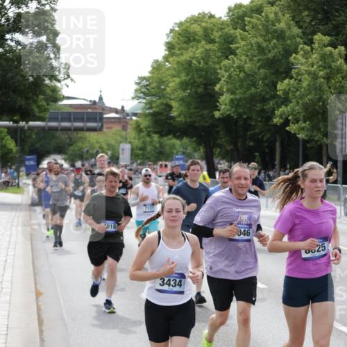 29.06.2025 - hella hamburg halbmarathon Jannik Wohlers http://msf.ph/oto/8161303 29.06.2025 10:19:57 Lombardsbrücke 1046, 1069, 1474, 2478, 3434, 3842, 4154, 4166, 4585, 4614, 5556, 5659, 5811, 5812, 5831, 5937, 6951, 7018, 7101, 7131, 7739, 7744, 8025, 8462, 8588, 9136, 9722, 9735, 9873, 10041, 10414, 10595, 10613, 10647, 10754, 11603, 11835, 12056, 12977, 13013, 14014, 14564, 14894, 15180, 15481, 15619, 16991, 17671, 18114, 19093 meine-sportfotos.de