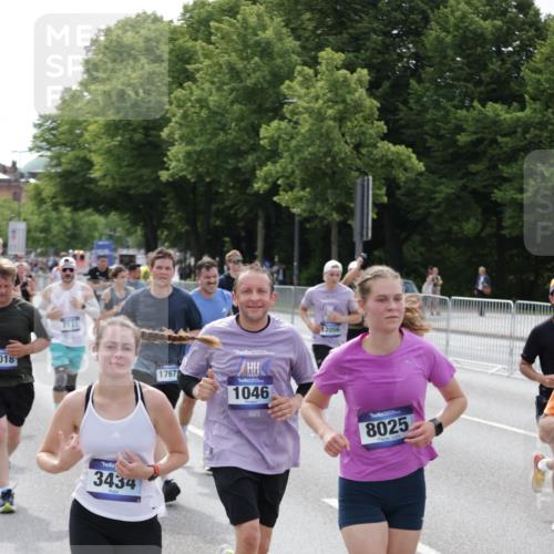 29.06.2025 - hella hamburg halbmarathon Jannik Wohlers http://msf.ph/oto/8161314 29.06.2025 10:19:58 Lombardsbrücke 1046, 1069, 1471, 1474, 2478, 3434, 3842, 4154, 4166, 4585, 4614, 5181, 5556, 5659, 5811, 5812, 5831, 5937, 6951, 7018, 7101, 7131, 7739, 7744, 8025, 8462, 8588, 9136, 9722, 9735, 9873, 10041, 10414, 10595, 10613, 10647, 10754, 11603, 11835, 12056, 12977, 13013, 14014, 14564, 14894, 15180, 15442, 15481, 15619, 16991, 17671, 18114, 19093 meine-sportfotos.de