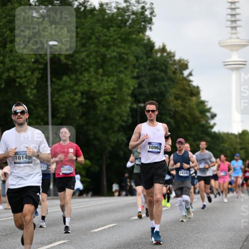 29.06.2025 - hella hamburg halbmarathon Dr. Thomas Lammeyer http://msf.ph/oto/8161334 29.06.2025 10:08:39 Kennedybrücke 1316, 1367, 1377, 1674, 2011, 2463, 2698, 3413, 4146, 4904, 5354, 5365, 5976, 6311, 6706, 6709, 8089, 8217, 10213, 10756, 10962 meine-sportfotos.de