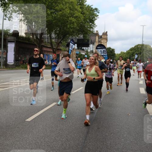 29.06.2025 - hella hamburg halbmarathon Yannick Fuchs http://msf.ph/oto/8161341 29.06.2025 10:39:00 20KM 1057, 1391, 1413, 1468, 1697, 1782, 1902, 1941, 2415, 3004, 3098, 3305, 4691, 4991, 5884, 7322, 7710, 8928, 9302, 10596, 11809, 12159, 12711, 13123, 13975, 14351, 14464, 14667, 14686, 14687, 14703, 14816, 15185, 16506, 17097, 17120, 17406, 18539, 18560, 18806, 19207 meine-sportfotos.de