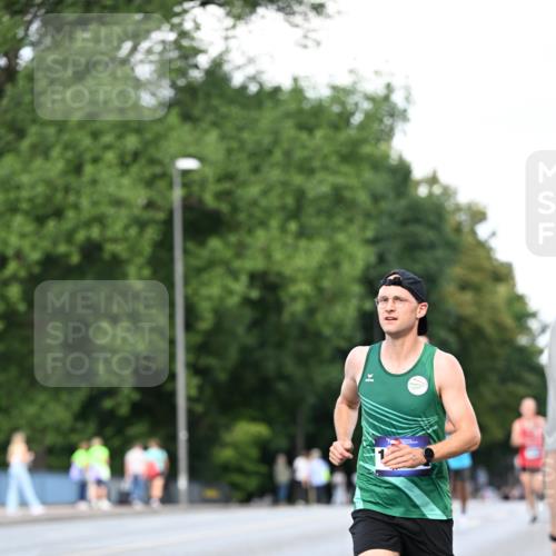 29.06.2025 - hella hamburg halbmarathon Dr. Thomas Lammeyer http://msf.ph/oto/8161344 29.06.2025 09:44:37 Kennedybrücke 2459, 4128, 4571, 7963, 9442, 10234, 10780, 11194 meine-sportfotos.de