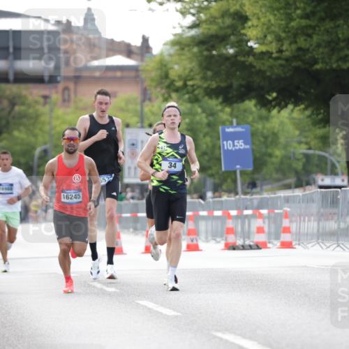 29.06.2025 - hella hamburg halbmarathon Jannik Wohlers http://msf.ph/oto/8161346 29.06.2025 09:39:51 Lombardsbrücke 34, 35, 52, 54, 2659, 3720, 9255, 10650, 12678, 14717, 15495, 16120, 16245, 19075 meine-sportfotos.de