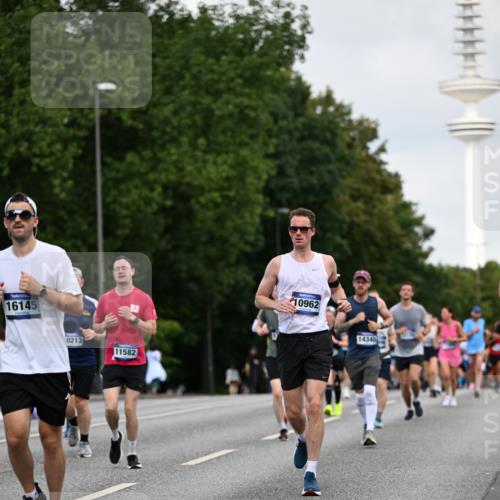 29.06.2025 - hella hamburg halbmarathon Dr. Thomas Lammeyer http://msf.ph/oto/8161350 29.06.2025 10:08:39 Kennedybrücke 1316, 1367, 1377, 1674, 2011, 2463, 2698, 3413, 4146, 4904, 5354, 5365, 5976, 6311, 6706, 6709, 8089, 8217, 10213, 10756, 10962 meine-sportfotos.de