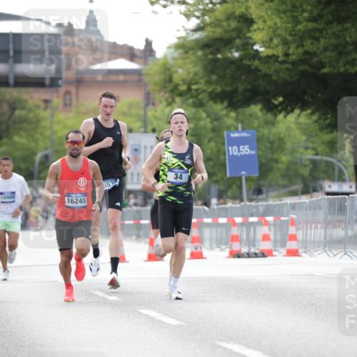 29.06.2025 - hella hamburg halbmarathon Jannik Wohlers http://msf.ph/oto/8161354 29.06.2025 09:39:51 Lombardsbrücke 34, 35, 52, 54, 2659, 3720, 9255, 10650, 12678, 14717, 15495, 16120, 16245, 19075 meine-sportfotos.de