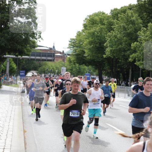 29.06.2025 - hella hamburg halbmarathon Jannik Wohlers http://msf.ph/oto/8161365 29.06.2025 10:19:59 Lombardsbrücke 1011, 1046, 1069, 1471, 1474, 2478, 3434, 3733, 3842, 4154, 4166, 4585, 4614, 5181, 5556, 5811, 5812, 5831, 5937, 6951, 7018, 7101, 7131, 7739, 7744, 8025, 8462, 8588, 9136, 9722, 9735, 9873, 10041, 10414, 10595, 10613, 10647, 10754, 11603, 11835, 12056, 12977, 13013, 14014, 14564, 14894, 15180, 15244, 15442, 15481, 15619, 17671, 18114, 19093 meine-sportfotos.de