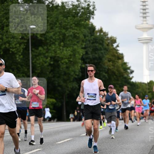 29.06.2025 - hella hamburg halbmarathon Dr. Thomas Lammeyer http://msf.ph/oto/8161370 29.06.2025 10:08:39 Kennedybrücke 1316, 1367, 1377, 1674, 2011, 2463, 2698, 3413, 4146, 4904, 5354, 5365, 5976, 6311, 6706, 6709, 8089, 8217, 10213, 10756, 10962 meine-sportfotos.de