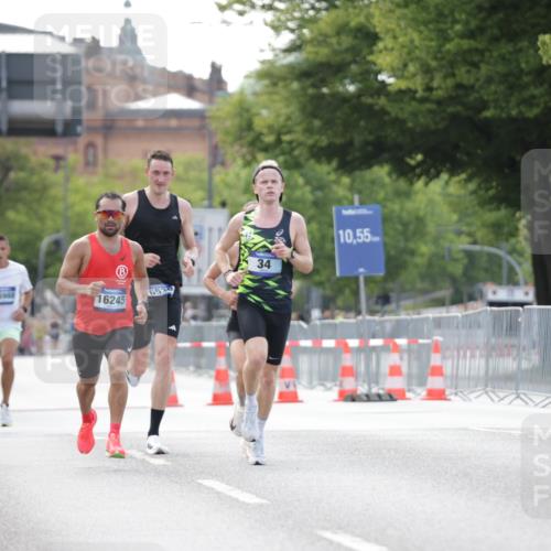 29.06.2025 - hella hamburg halbmarathon Jannik Wohlers http://msf.ph/oto/8161374 29.06.2025 09:39:51 Lombardsbrücke 34, 35, 52, 54, 2659, 3720, 9255, 10650, 12678, 14717, 15495, 16120, 16245, 19075 meine-sportfotos.de