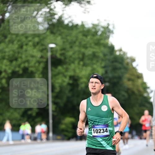 29.06.2025 - hella hamburg halbmarathon Dr. Thomas Lammeyer http://msf.ph/oto/8161380 29.06.2025 09:44:37 Kennedybrücke 2459, 4128, 4571, 7963, 9442, 10234, 10780, 11194 meine-sportfotos.de