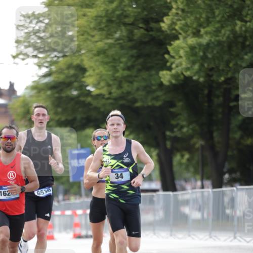 29.06.2025 - hella hamburg halbmarathon Jannik Wohlers http://msf.ph/oto/8161384 29.06.2025 09:39:52 Lombardsbrücke 34, 35, 52, 54, 2659, 6530, 9255, 10650, 12678, 14717, 15495, 16245, 19075 meine-sportfotos.de