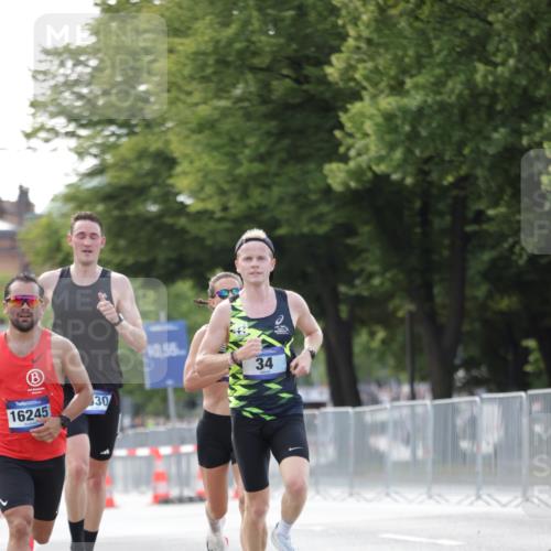 29.06.2025 - hella hamburg halbmarathon Jannik Wohlers http://msf.ph/oto/8161403 29.06.2025 09:39:53 Lombardsbrücke 34, 35, 52, 54, 2659, 6530, 9255, 9447, 10650, 12678, 14717, 15495, 16245, 16988, 19075 meine-sportfotos.de