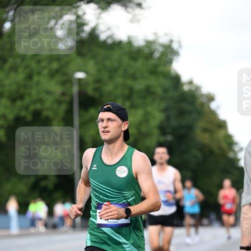 29.06.2025 - hella hamburg halbmarathon Dr. Thomas Lammeyer http://msf.ph/oto/8161410 29.06.2025 09:44:38 Kennedybrücke 2459, 4128, 4571, 9442, 10234, 10780, 11194 meine-sportfotos.de