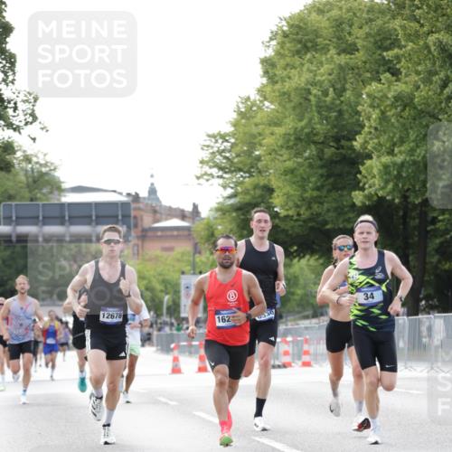 29.06.2025 - hella hamburg halbmarathon Jannik Wohlers http://msf.ph/oto/8161444 29.06.2025 09:39:53 Lombardsbrücke 34, 35, 52, 54, 2659, 6530, 9255, 9447, 10650, 12678, 14717, 15495, 16245, 16988, 19075 meine-sportfotos.de
