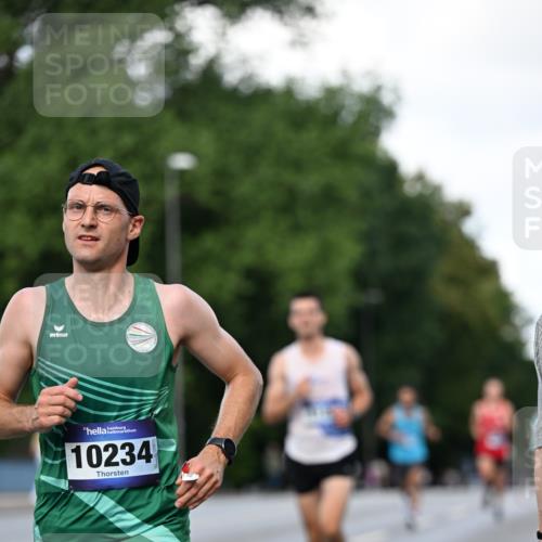 29.06.2025 - hella hamburg halbmarathon Dr. Thomas Lammeyer http://msf.ph/oto/8161452 29.06.2025 09:44:38 Kennedybrücke 2459, 4128, 4571, 9442, 10234, 10780, 11194 meine-sportfotos.de
