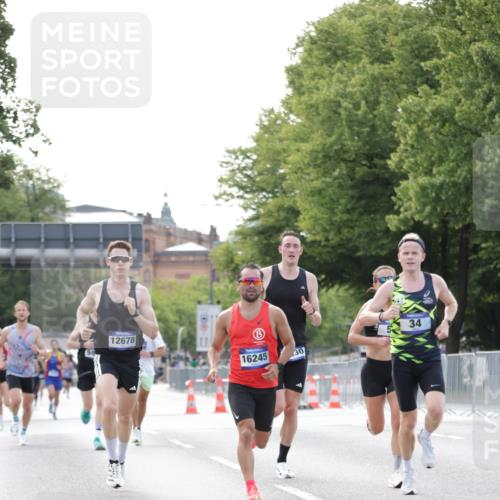 29.06.2025 - hella hamburg halbmarathon Jannik Wohlers http://msf.ph/oto/8161453 29.06.2025 09:39:53 Lombardsbrücke 34, 35, 52, 54, 2659, 6530, 9255, 9447, 10650, 12678, 14717, 15495, 16245, 16988, 19075 meine-sportfotos.de