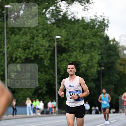 29.06.2025 - hella hamburg halbmarathon Dr. Thomas Lammeyer http://msf.ph/oto/8161461 29.06.2025 09:44:39 Kennedybrücke 2459, 4128, 4571, 9442, 10234, 10780, 11194 meine-sportfotos.de