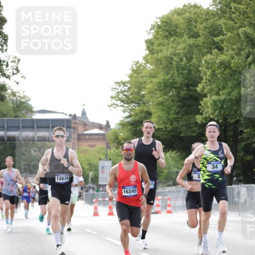 29.06.2025 - hella hamburg halbmarathon Jannik Wohlers http://msf.ph/oto/8161463 29.06.2025 09:39:53 Lombardsbrücke 34, 35, 52, 54, 2659, 6530, 9255, 9447, 10650, 12678, 14717, 15495, 16245, 16988, 19075 meine-sportfotos.de