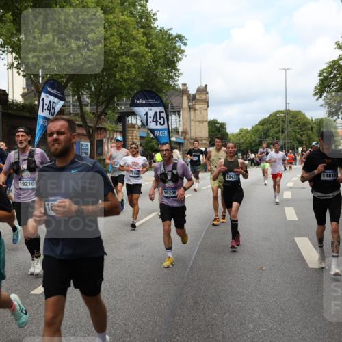 29.06.2025 - hella hamburg halbmarathon Yannick Fuchs http://msf.ph/oto/8161469 29.06.2025 10:39:01 20KM 1057, 1391, 1413, 1468, 1520, 1697, 1782, 1941, 2415, 3098, 3305, 4691, 4991, 5884, 7322, 7710, 8928, 9302, 10596, 11809, 12159, 12711, 13123, 13975, 14351, 14464, 14686, 14687, 14703, 14816, 16506, 17097, 17120, 17406, 18539, 18560, 18806, 19207 meine-sportfotos.de
