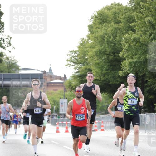 29.06.2025 - hella hamburg halbmarathon Jannik Wohlers http://msf.ph/oto/8161478 29.06.2025 09:39:53 Lombardsbrücke 34, 35, 52, 54, 2659, 6530, 9255, 9447, 10650, 12678, 14717, 15495, 16245, 16988, 19075 meine-sportfotos.de