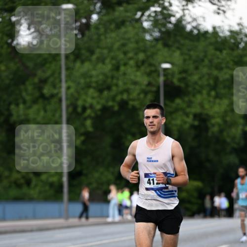 29.06.2025 - hella hamburg halbmarathon Dr. Thomas Lammeyer http://msf.ph/oto/8161519 29.06.2025 09:44:39 Kennedybrücke 2459, 4128, 4571, 9442, 10234, 10780, 11194 meine-sportfotos.de