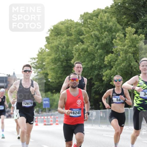 29.06.2025 - hella hamburg halbmarathon Jannik Wohlers http://msf.ph/oto/8161522 29.06.2025 09:39:55 Lombardsbrücke 34, 35, 52, 54, 6530, 9255, 9447, 10650, 12678, 14302, 15495, 16245, 16988, 19075 meine-sportfotos.de