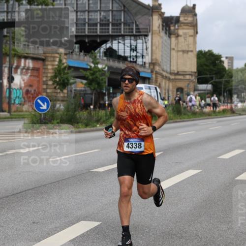 29.06.2025 - hella hamburg halbmarathon Yannick Fuchs http://msf.ph/oto/8161528 29.06.2025 10:20:59 20KM 4338, 9767, 10468, 11228, 12067, 13346, 14107, 17003 meine-sportfotos.de