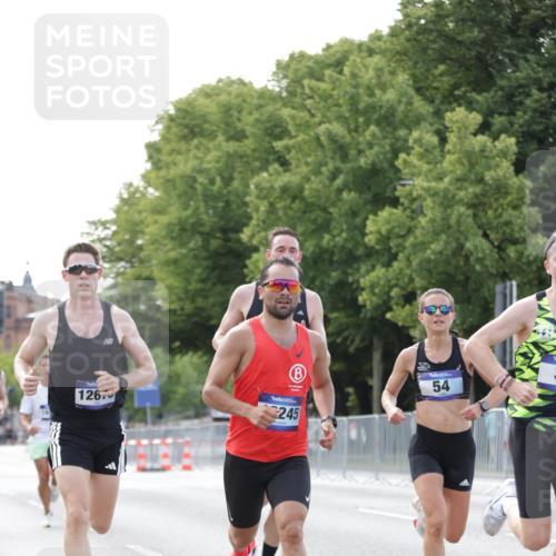 29.06.2025 - hella hamburg halbmarathon Jannik Wohlers http://msf.ph/oto/8161538 29.06.2025 09:39:55 Lombardsbrücke 34, 35, 52, 54, 6530, 9255, 9447, 10650, 12678, 14302, 15495, 16245, 16988, 19075 meine-sportfotos.de