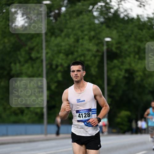 29.06.2025 - hella hamburg halbmarathon Dr. Thomas Lammeyer http://msf.ph/oto/8161539 29.06.2025 09:44:39 Kennedybrücke 2459, 4128, 4571, 9442, 10234, 10780, 11194 meine-sportfotos.de