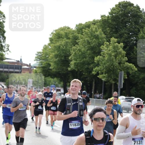 29.06.2025 - hella hamburg halbmarathon Jannik Wohlers http://msf.ph/oto/8161545 29.06.2025 10:20:01 Lombardsbrücke 1011, 1046, 1069, 1471, 1474, 2478, 3434, 3733, 3842, 4154, 4166, 4422, 4614, 5181, 5811, 5812, 5831, 5937, 6951, 7018, 7101, 7131, 7739, 8025, 8462, 8588, 9136, 9722, 9735, 9873, 10041, 10414, 10595, 10613, 10647, 10754, 11603, 11835, 12056, 12977, 13013, 14014, 14564, 14894, 15180, 15244, 15442, 15481, 16638, 17671, 19093 meine-sportfotos.de