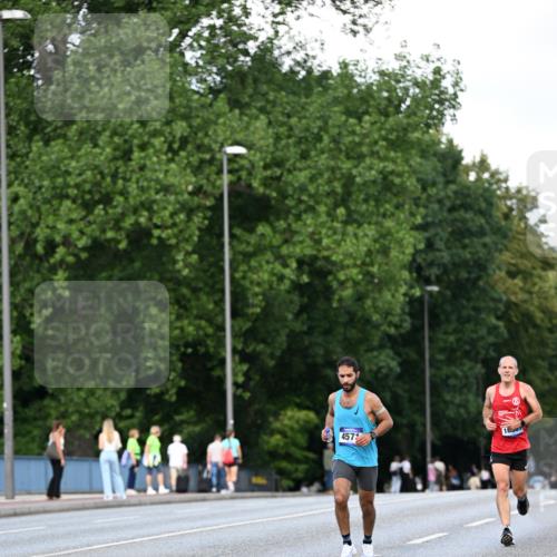 29.06.2025 - hella hamburg halbmarathon Dr. Thomas Lammeyer http://msf.ph/oto/8161565 29.06.2025 09:44:40 Kennedybrücke 2459, 4128, 4571, 9442, 10234, 10780, 11194 meine-sportfotos.de