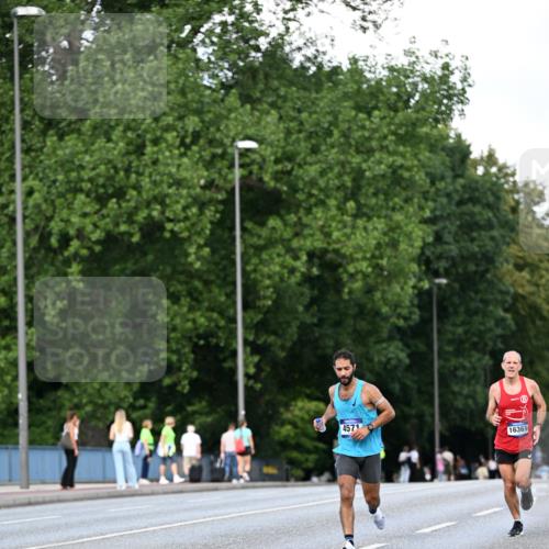 29.06.2025 - hella hamburg halbmarathon Dr. Thomas Lammeyer http://msf.ph/oto/8161577 29.06.2025 09:44:40 Kennedybrücke 2459, 4128, 4571, 9442, 10234, 10780, 11194 meine-sportfotos.de