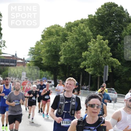 29.06.2025 - hella hamburg halbmarathon Jannik Wohlers http://msf.ph/oto/8161594 29.06.2025 10:20:02 Lombardsbrücke 1011, 1046, 1069, 1471, 1474, 2478, 3434, 3733, 3842, 4154, 4166, 4422, 4614, 5181, 5811, 5812, 5831, 5937, 6951, 7018, 7101, 7131, 7739, 8025, 8462, 8588, 9136, 9722, 9735, 9873, 10041, 10414, 10595, 10613, 10647, 10754, 11603, 11835, 12056, 12977, 13013, 14014, 14894, 15180, 15244, 15442, 15481, 16638, 17671, 18007, 19093 meine-sportfotos.de