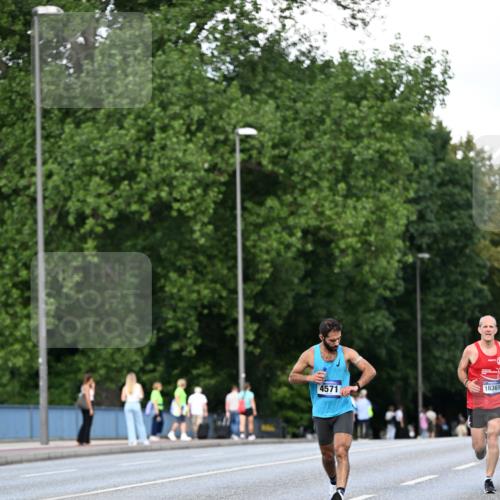 29.06.2025 - hella hamburg halbmarathon Dr. Thomas Lammeyer http://msf.ph/oto/8161597 29.06.2025 09:44:41 Kennedybrücke 2459, 4128, 4571, 6559, 9442, 10234, 10780, 11194 meine-sportfotos.de
