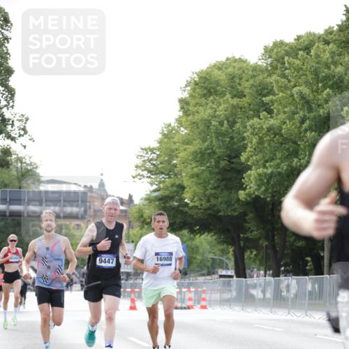 29.06.2025 - hella hamburg halbmarathon Jannik Wohlers http://msf.ph/oto/8161603 29.06.2025 09:39:56 Lombardsbrücke 34, 35, 52, 54, 6530, 9255, 9447, 10650, 12678, 14302, 15495, 16245, 16988, 19075 meine-sportfotos.de