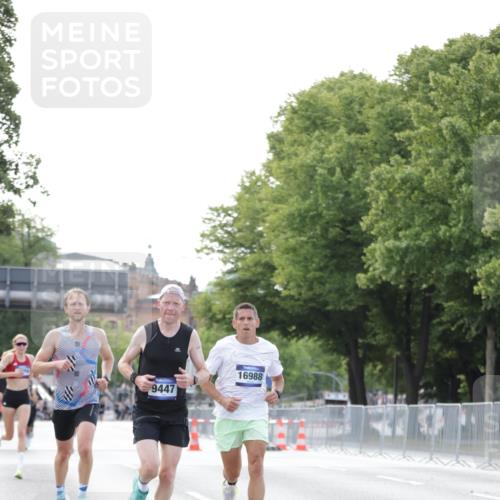 29.06.2025 - hella hamburg halbmarathon Jannik Wohlers http://msf.ph/oto/8161617 29.06.2025 09:39:56 Lombardsbrücke 34, 35, 52, 54, 6530, 9255, 9447, 10650, 12678, 14302, 15495, 16245, 16988, 19075 meine-sportfotos.de