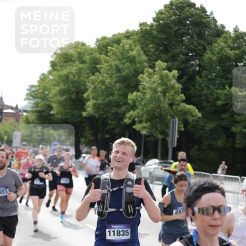 29.06.2025 - hella hamburg halbmarathon Jannik Wohlers http://msf.ph/oto/8161618 29.06.2025 10:20:02 Lombardsbrücke 1011, 1046, 1069, 1471, 1474, 2478, 3434, 3733, 3842, 4154, 4166, 4422, 4614, 5181, 5811, 5812, 5831, 5937, 6951, 7018, 7101, 7131, 7739, 8025, 8462, 8588, 9136, 9722, 9735, 9873, 10041, 10414, 10595, 10613, 10647, 10754, 11603, 11835, 12056, 12977, 13013, 14014, 14894, 15180, 15244, 15442, 15481, 16638, 17671, 18007, 19093 meine-sportfotos.de
